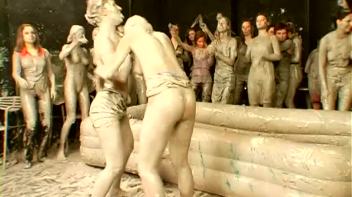 Underground Eurobabe Mud Club Screencap 8 on www.sinx.com