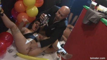 Gash Gamblers Part 2 Screencap 63 on www.sinx.com