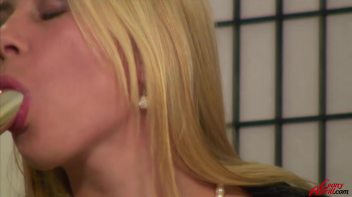 Rip-Happy Leony Screencap 13 on www.sinx.com