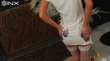 Wet And Messy Paint Play With Sexy Blonde Screencap 26 on www.sinx.com