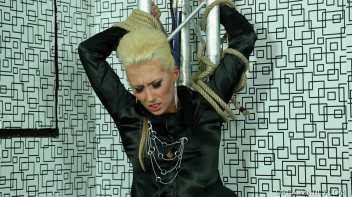 Got Her Right Where They Want Her Screencap 71 on www.sinx.com