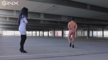 Sklave beim Lauftraining in Heels Screencap 31 on www.sinx.com