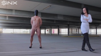 Sklave beim Lauftraining in Heels Screencap 34 on www.sinx.com