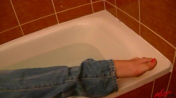 Take A Bath With Ferrera Screencap 7 on www.sinx.com