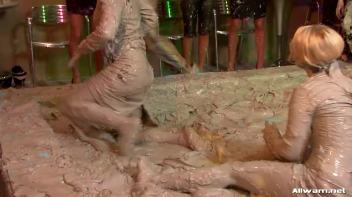 Blonde vs. Brunette Mud Battle Screencap 18 on www.sinx.com