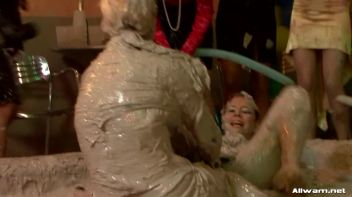 Blonde vs. Brunette Mud Battle Screencap 27 on www.sinx.com