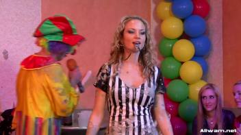 Blonde vs. Brunette Mud Battle Screencap 42 on www.sinx.com