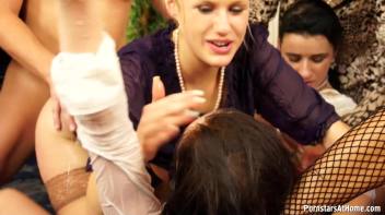 Jacuzzi Floozies Part 1 Screencap 72 on www.sinx.com