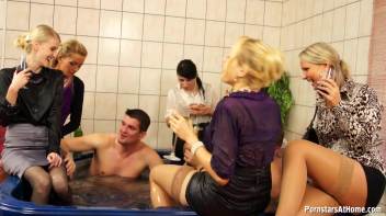 Jacuzzi Floozies Part 1 Screencap 14 on www.sinx.com