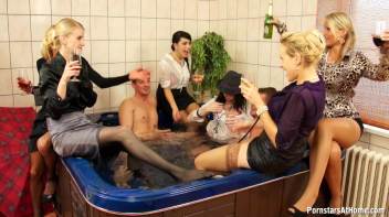 Jacuzzi Floozies Part 1 Screencap 16 on www.sinx.com