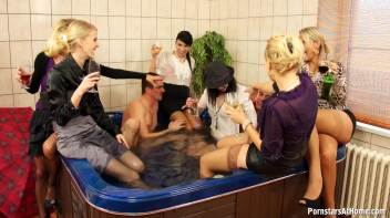 Jacuzzi Floozies Part 1 Screencap 17 on www.sinx.com