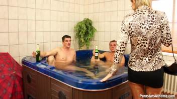 Jacuzzi Floozies Part 1 Screencap 2 on www.sinx.com