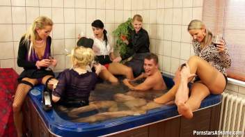 Jacuzzi Floozies Part 1 Screencap 39 on www.sinx.com