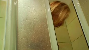 Steamy Wetlook Shower Screencap 10 on www.sinx.com