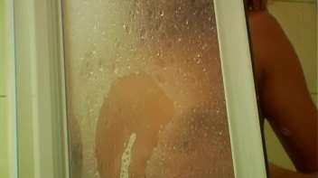 Steamy Wetlook Shower Screencap 29 on www.sinx.com