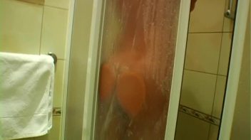Steamy Wetlook Shower Screencap 35 on www.sinx.com