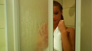 Steamy Wetlook Shower Screencap 70 on www.sinx.com