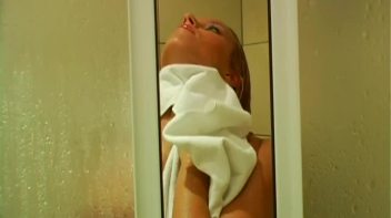 Steamy Wetlook Shower Screencap 71 on www.sinx.com