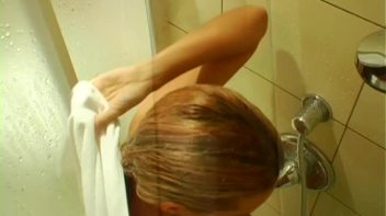 Steamy Wetlook Shower Screencap 72 on www.sinx.com