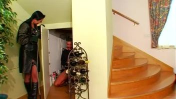 The Man Under the Stairs Screencap 110 on www.sinx.com