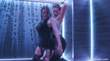 Showing Off In The Showers! Screencap 29 on www.sinx.com