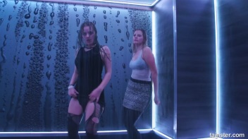 Showing Off In The Showers! Screencap 39 on www.sinx.com