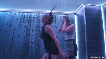 Showing Off In The Showers! Screencap 41 on www.sinx.com