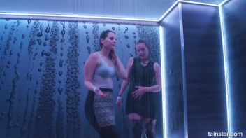 Showing Off In The Showers! Screencap 42 on www.sinx.com