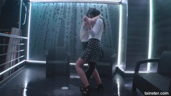 Showing Off In The Showers! Screencap 67 on www.sinx.com