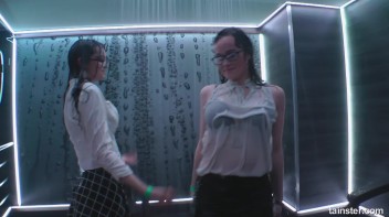 Showing Off In The Showers! Screencap 77 on www.sinx.com