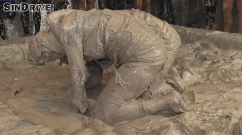 Muddy Wrestling: Regina vs. Kirsten Plant Screencap 97 on www.sinx.com