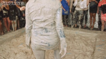 Muddy Wrestling: Regina vs. Kirsten Plant Screencap 36 on www.sinx.com