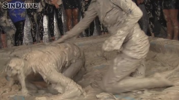 Muddy Wrestling: Regina vs. Kirsten Plant Screencap 63 on www.sinx.com
