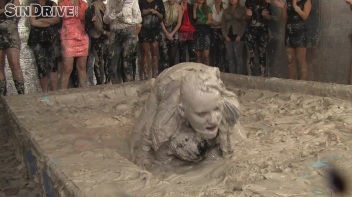 Muddy Wrestling: Regina vs. Kirsten Plant Screencap 77 on www.sinx.com