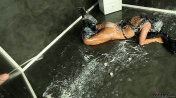 The Slimy Seance Screencap 87 on www.sinx.com