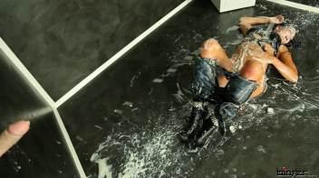 The Slimy Seance Screencap 92 on www.sinx.com