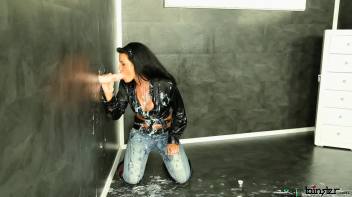 The Slimy Seance Screencap 21 on www.sinx.com