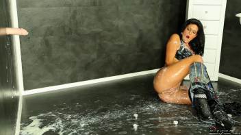 The Slimy Seance Screencap 70 on www.sinx.com