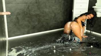 The Slimy Seance Screencap 76 on www.sinx.com