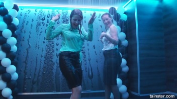 Soaked and Saucy! Screencap 60 on www.sinx.com