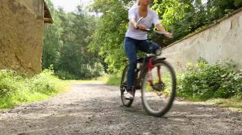 In Need Of A Pussy Massage Screencap 3 on www.sinx.com