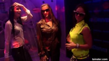 Fanatic Fuckfriends Part 5 - Shower Cam Screencap 112 on www.sinx.com