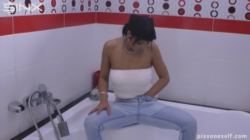 Hot Babe Caught Wetting Her Denim Jeans Screencap 20 on www.sinx.com