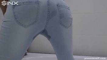 Hot Babe Caught Wetting Her Denim Jeans Screencap 43 on www.sinx.com