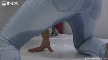 Hot Babe Caught Wetting Her Denim Jeans Screencap 48 on www.sinx.com