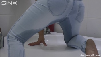 Hot Babe Caught Wetting Her Denim Jeans Screencap 49 on www.sinx.com