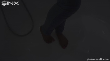 Hot Babe Caught Wetting Her Denim Jeans Screencap 71 on www.sinx.com