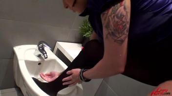 Tons Of Fun In The Washroom Screencap 98 on www.sinx.com