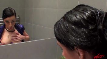 Tons Of Fun In The Washroom Screencap 50 on www.sinx.com