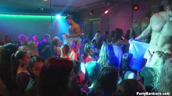 Party Hardcore Gone Crazy Vol. 37 Part 9 - Cam 2 Screencap 14 on www.sinx.com
